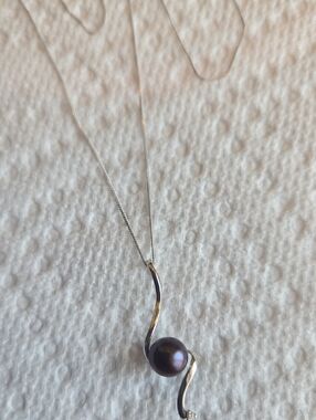 10k White Gold Purple Pearl W/Diamond Necklace